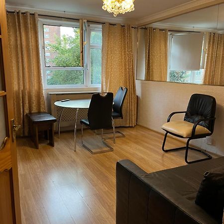 1 Bedroom Flat Close To City With Free Parking Arrangement Лондон Екстериор снимка