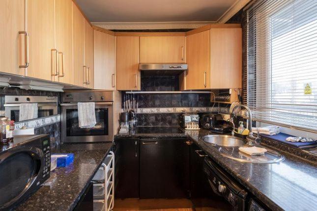 1 Bedroom Flat Close To City With Free Parking Arrangement Лондон Екстериор снимка