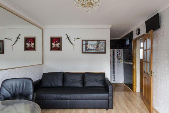 1 Bedroom Flat Close To City With Free Parking Arrangement Лондон Екстериор снимка