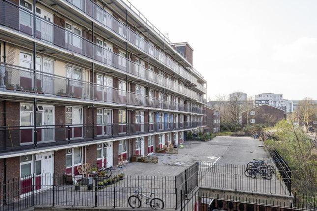 1 Bedroom Flat Close To City With Free Parking Arrangement Лондон Екстериор снимка