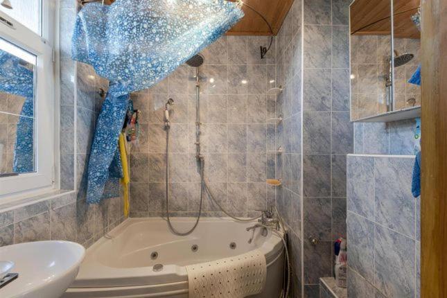 1 Bedroom Flat Close To City With Free Parking Arrangement Лондон Екстериор снимка