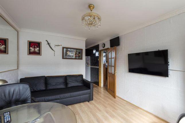 1 Bedroom Flat Close To City With Free Parking Arrangement Лондон Екстериор снимка