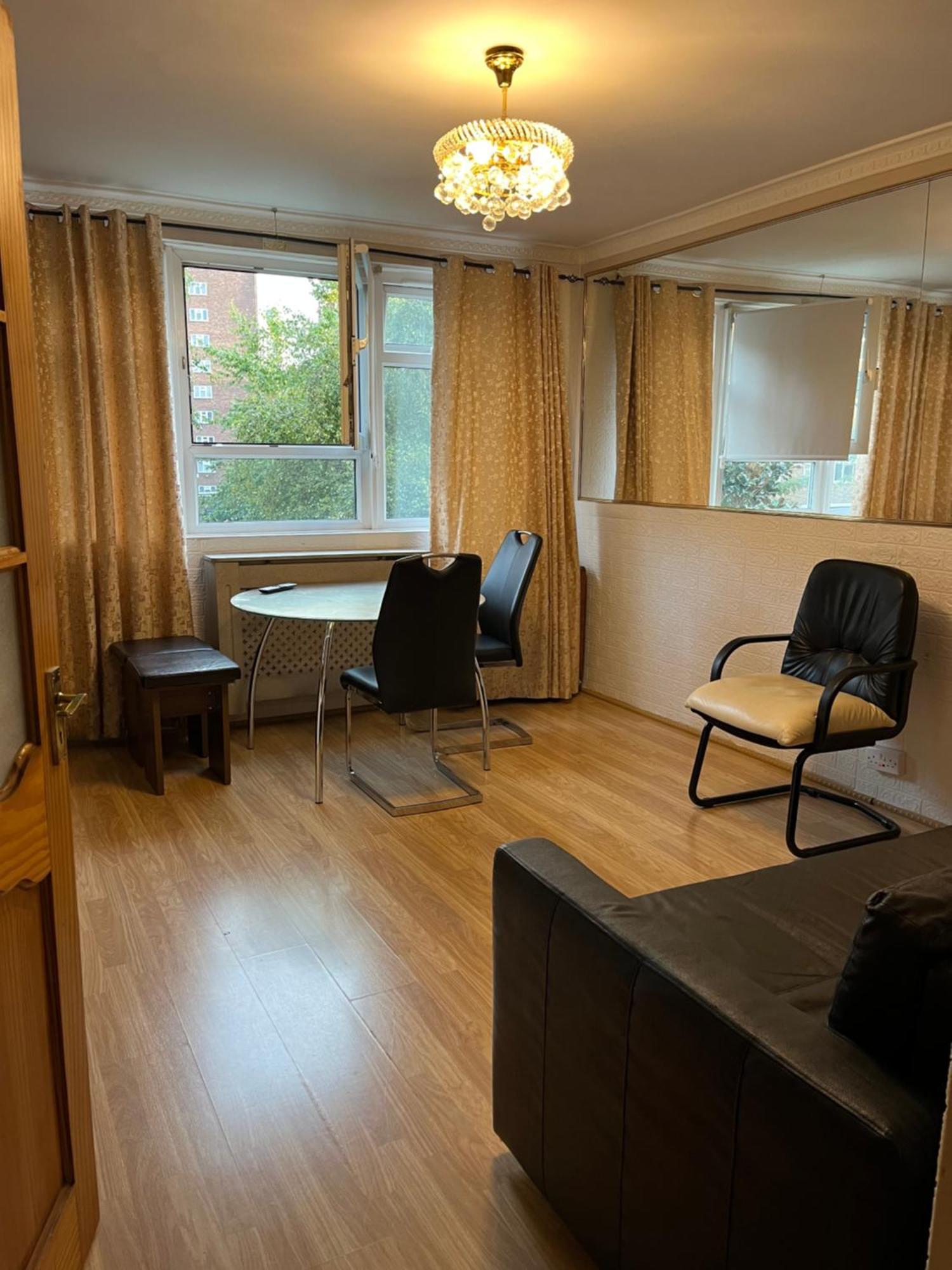 1 Bedroom Flat Close To City With Free Parking Arrangement Лондон Екстериор снимка