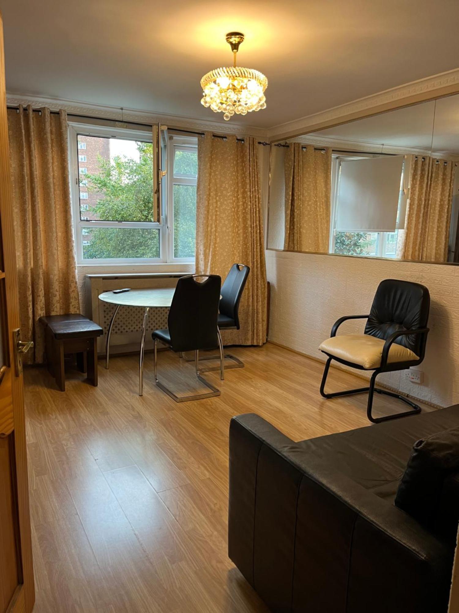 1 Bedroom Flat Close To City With Free Parking Arrangement Лондон Екстериор снимка